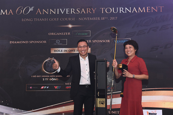 Nữ golfer Trần Thị Phương Lan giành được gậy golf trị giá 118 triệu