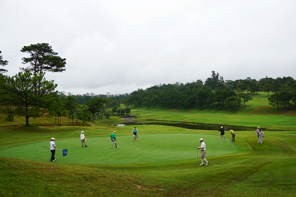 Vẻ đẹp của sân golf Đà Lạt