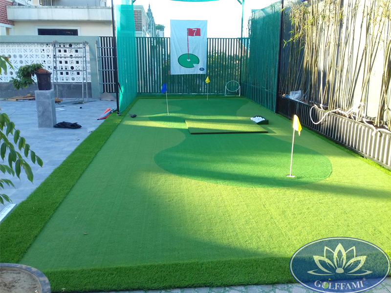 Sân tập golf mini trên sân thượng tại Huế